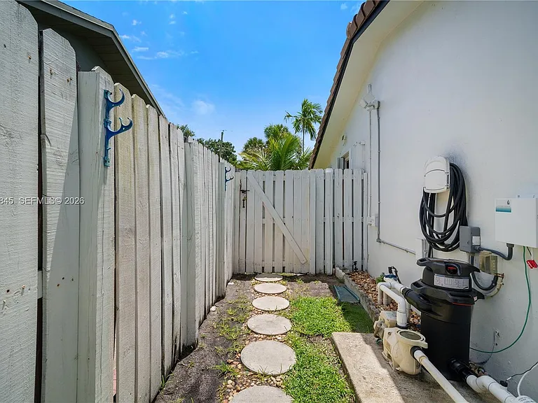 4241 NW 9th Ct #EFFICIENCY — Photo 23