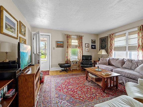 5th image of 49 Ackley Ave