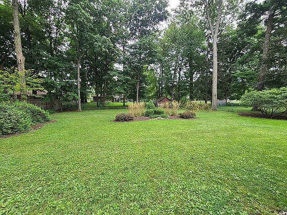 3rd image of 5075 Douglas Dr