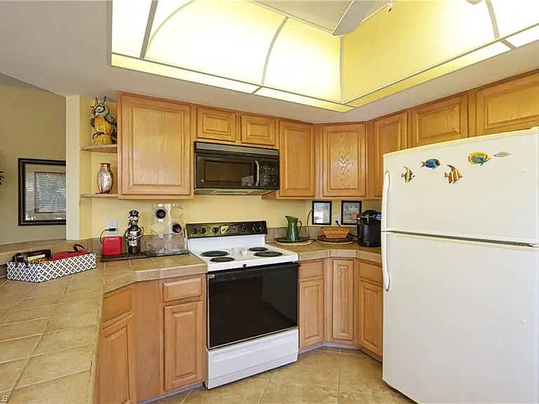 26881 Wedgewood Dr #201 — Photo 4