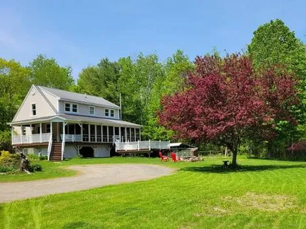 18 Doyen Road, Starks, ME 04911