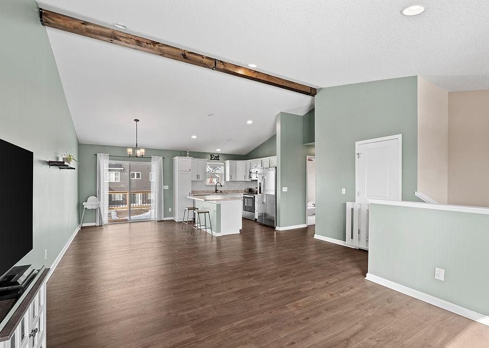 1st image of 527 Pond View Dr SE