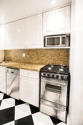 Rented by Keller Williams NYC | media 7