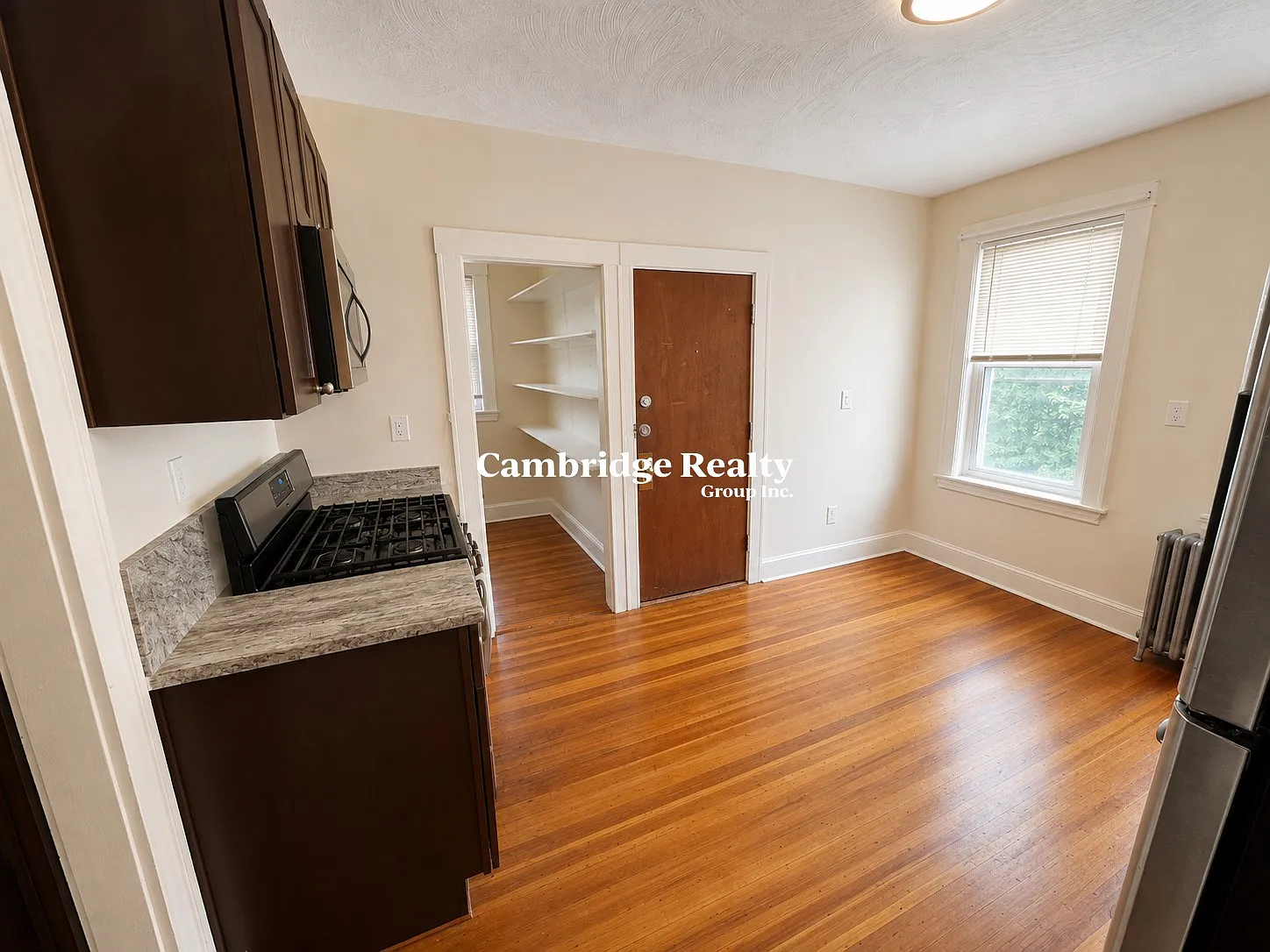 3 bed, 1.0 bath, 950 sqft, $2,899 — Photo 2