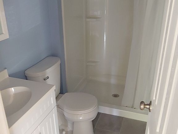 5th image of 903 E Huron St #2