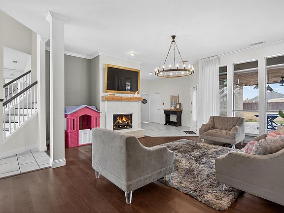 3rd image of 513 Timberside Dr