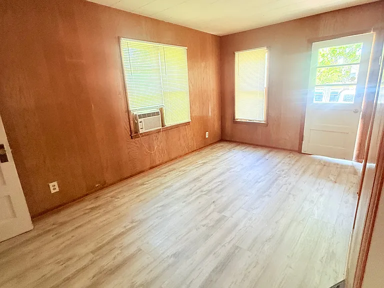 4646 Dupont Ave N — Photo 6