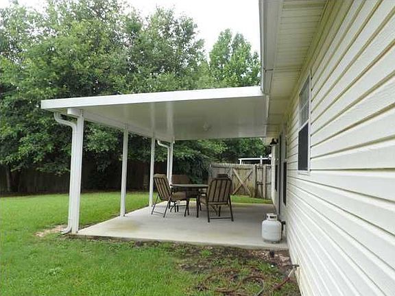 4th image of 1520 Oak Dr