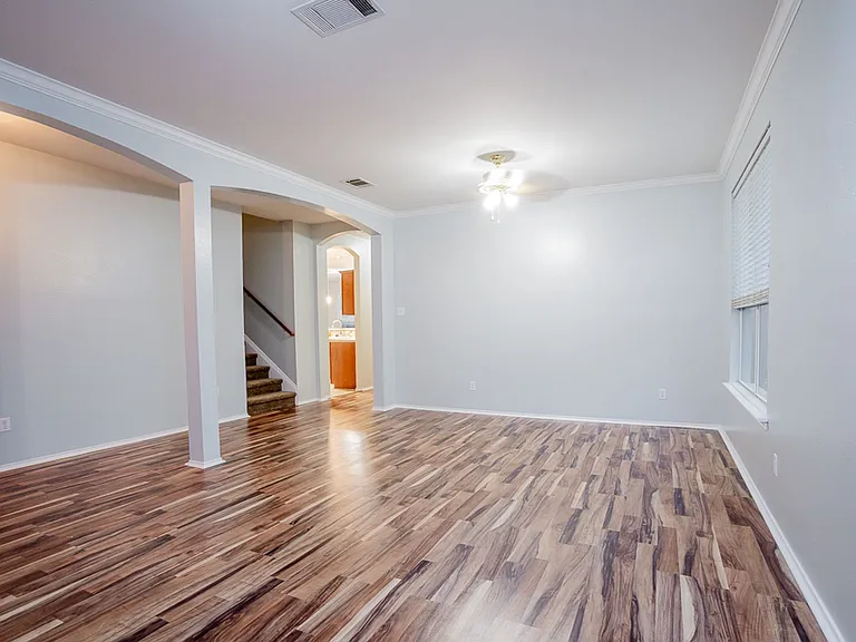 115 Brazos Ln — Photo 6