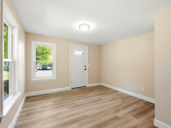 5th image of 68 Fairview St