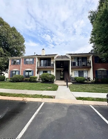99 Woodward Ln — Photo 2