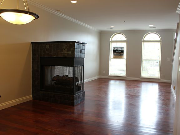 4th image of 3014 Camden Dr #1