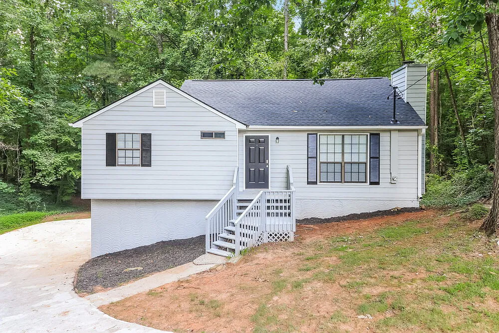 3 bed, 2.0 bath, 1336 sqft, $2,215 — Photo 1