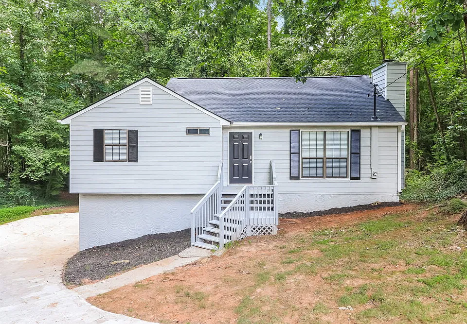 250 Deidra Dr SE