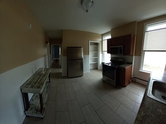 4th image of 539 6th Ave Floor 2