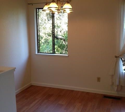 2nd image of 17 Parkview Ter