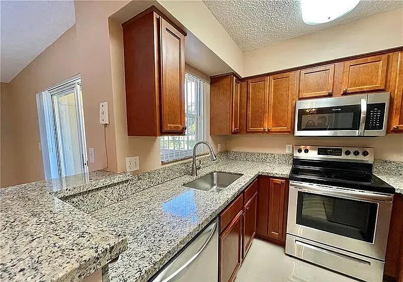 7660 Westwood Dr — Photo 2