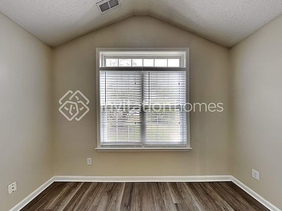 5th image of 226 Newberry Ln