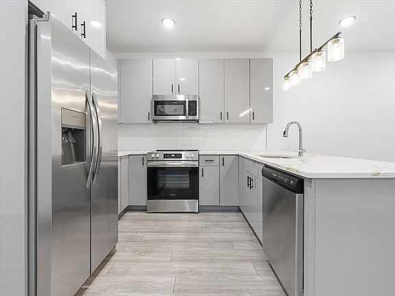 4th image of 531 32nd St #405