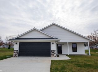 1109 E Southridge Rd, Marshalltown, IA 50158