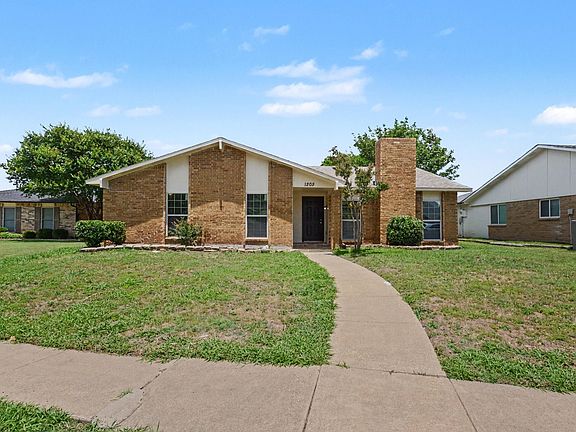 2nd image of 1205 Crestwood Ct