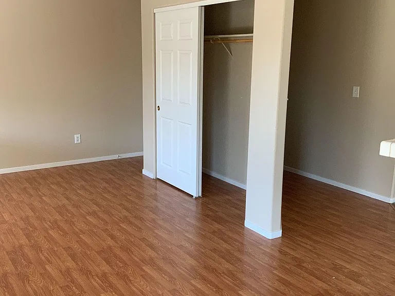 979 Short Cut Ln — Photo 3