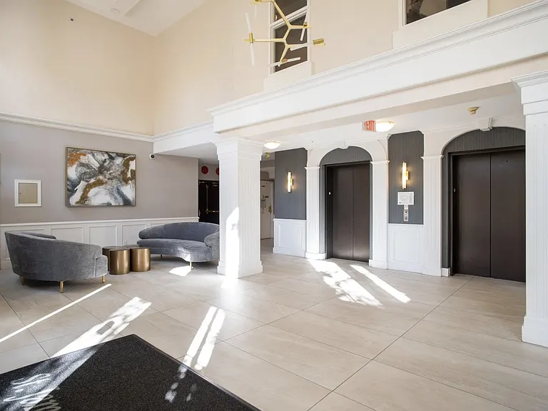 5835 Hampton Pl #328 — Photo 8