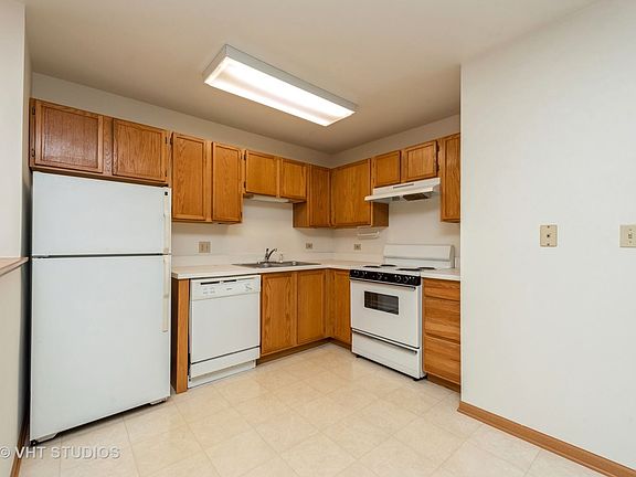 4th image of 605 Barrington Ave APT 224