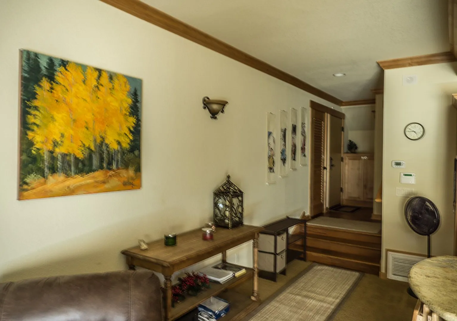 1 Bedroom Centrally Located Seasonal Rental — Photo 3