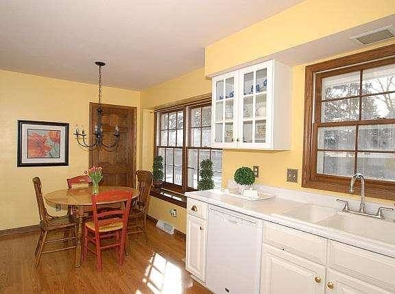 3rd image of 2229 W Glen Hills Ct