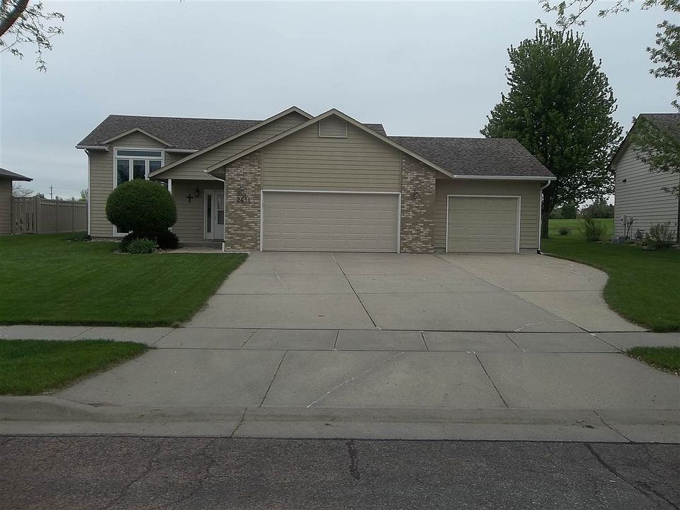 1st image of 2611 Mulligan Dr