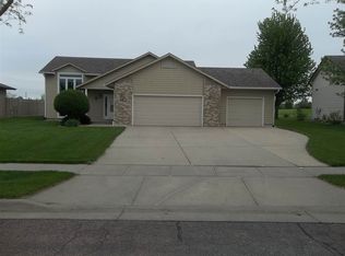 2611 Mulligan Dr, Yankton, SD 57078