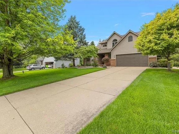 3rd image of 646 Eider Way