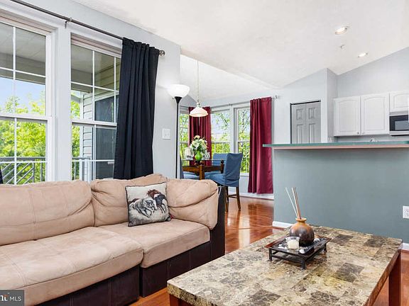 4th image of 2444 Blue Spring Ct Unit 303