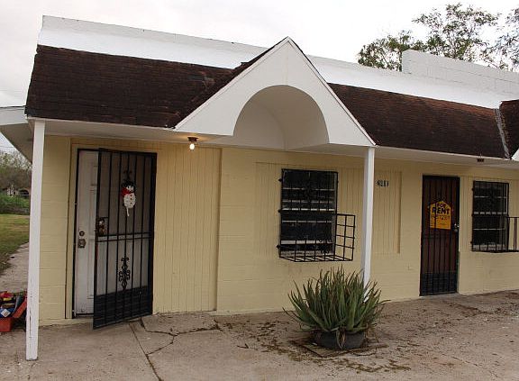 4th image of 2410 Carlos St