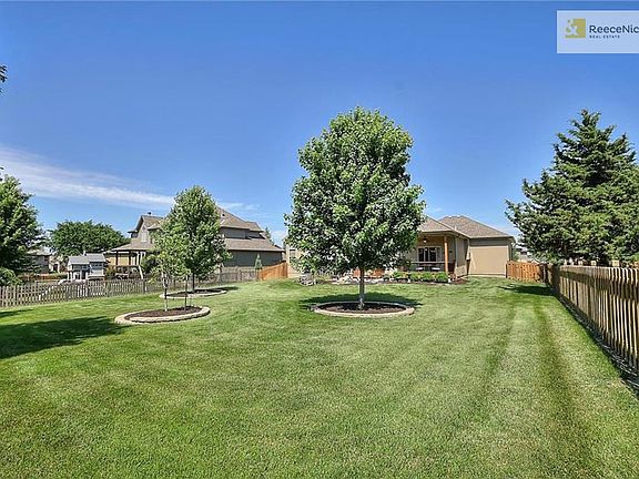 4th image of 506 NE Legacy Wood Cir