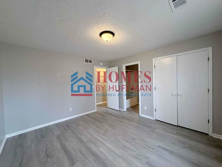 827 Judson St — Photo 4