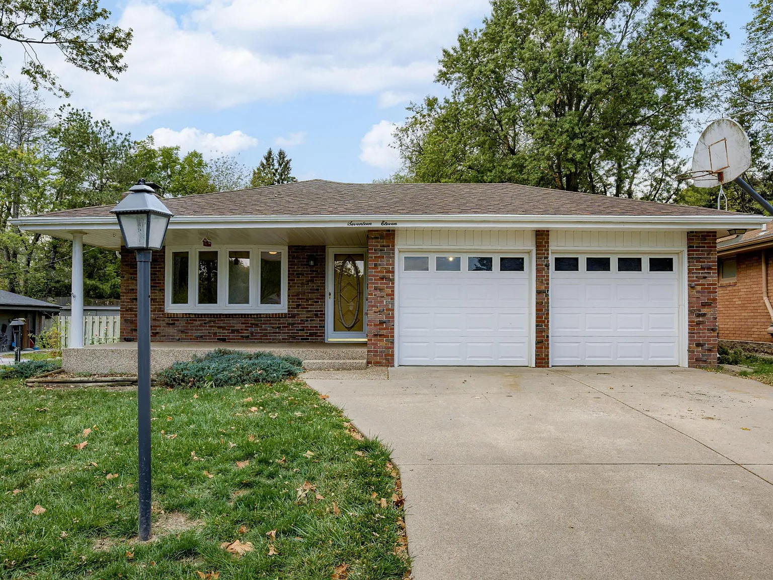 1711 Donald Cir — Photo 1