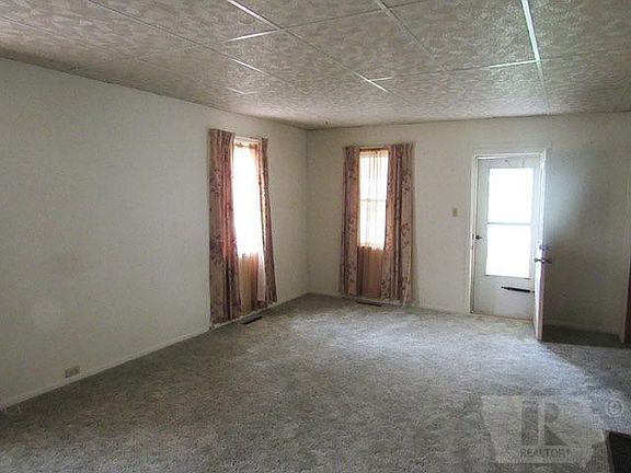 2nd image of 401 E Arkansas Ave