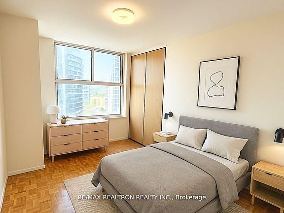 4th image of 21 Vaughan Rd #401