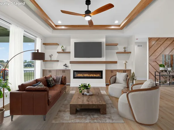 2605 Blooming Heights Dr, Norwalk, IA 50211