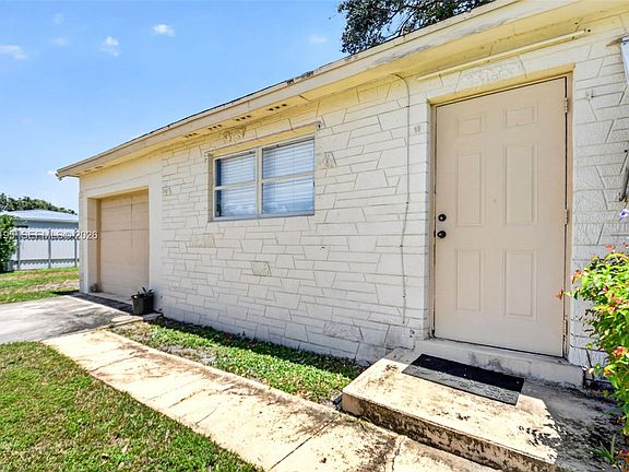 3rd image of 1572 Woodland Ave