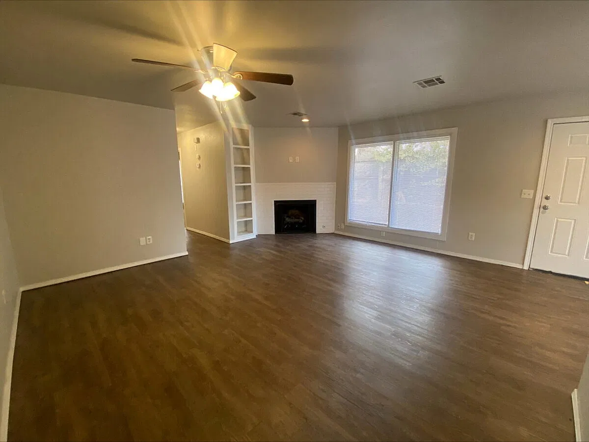 2 bed, 1.5 bath, 1005 sqft, $1,295 — Photo 4