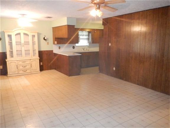 3rd image of 2301 Dewberry Ln