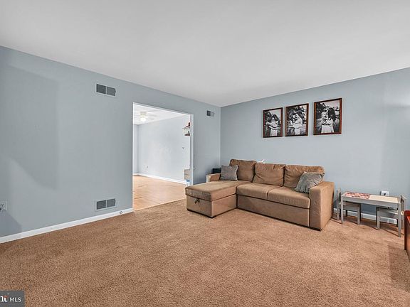 5th image of 714 E 5th St
