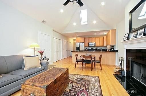 3rd image of 3221 N Clifton Ave APT 3S