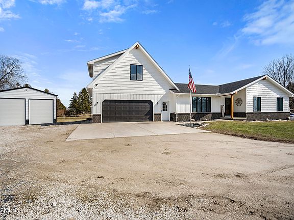 3rd image of 24579 Thompson Rd
