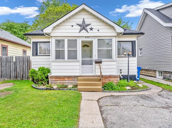 990 Campbell Ave, Windsor, ON N9B 2J2