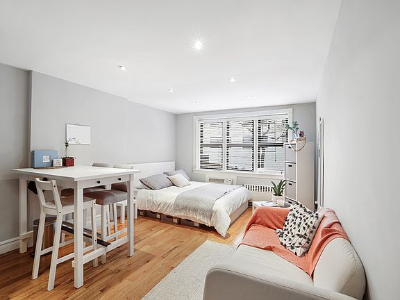 3rd image of 404 E 88th St APT 1C