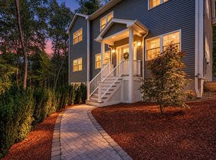 91 High St, Upton, MA 01568
